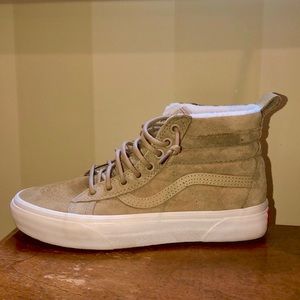 NEVER WORN unisex Vans Sk8-hi MTE tan SUEDE